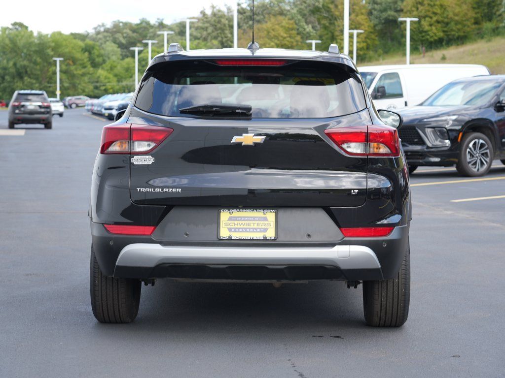 Certified 2024 Chevrolet TrailBlazer LT w/ Driver Confidence Package FWD image 4