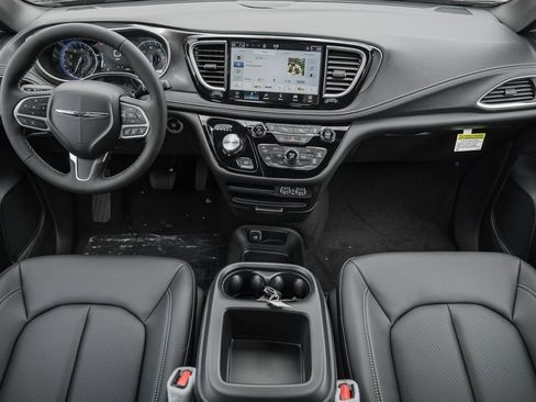 New 2025 Chrysler Pacifica Select image 17