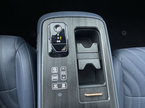 Used 2024 Nissan Ariya AWD image 22