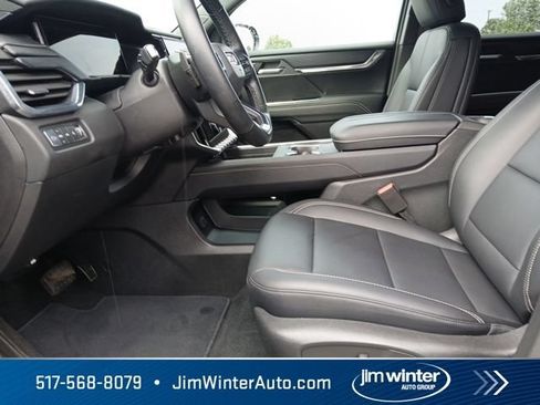 Used 2026 GMC Acadia Elevation w/ Elevation Premium Package AWD/4WD image 19