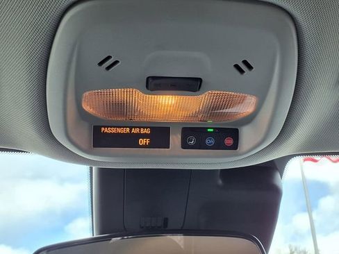 Used 2025 Chevrolet Trax LT FWD image 12