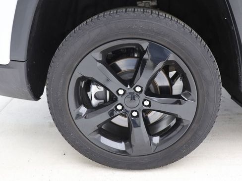 Used 2023 Jeep Grand Cherokee L Limited w/ Luxury Tech Group II image 9