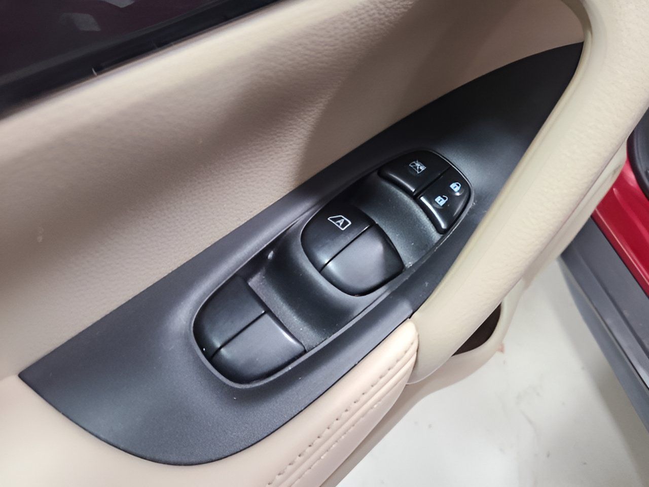 Used 2017 Nissan Rogue SV AWD/4WD image 20