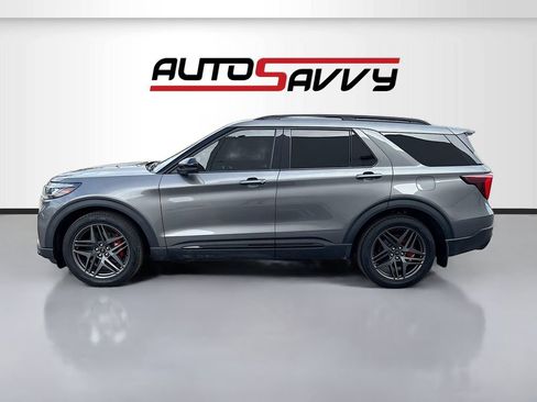 Used 2025 Ford Explorer ST AWD/4WD image 4