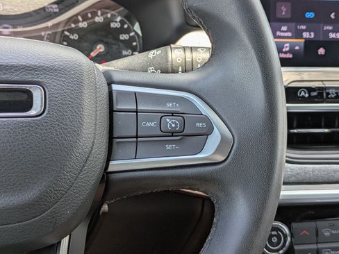 Used 2024 Jeep Compass Latitude AWD/4WD image 27
