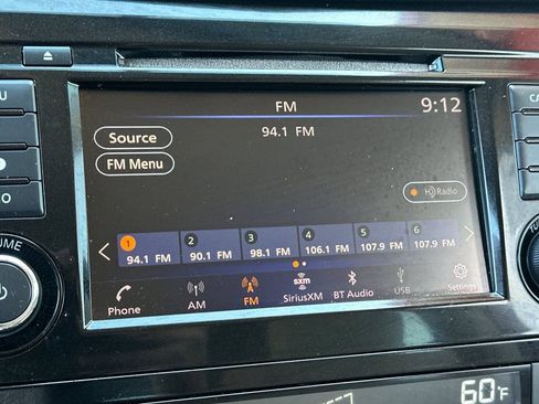 Used 2018 Nissan Rogue SV w/ Premium Package FWD image 19