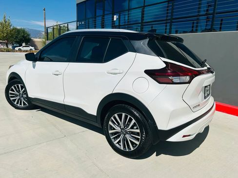 Used 2022 Nissan Kicks SV FWD image 4