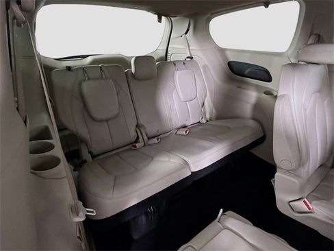 Used 2021 Chrysler Voyager Lxi image 25