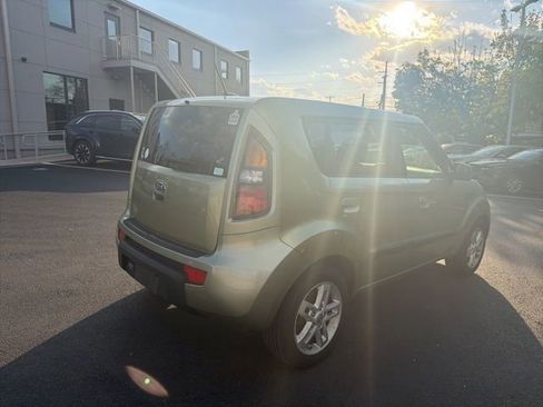 Used 2010 Kia Soul + w/ Audio Pkg image 7