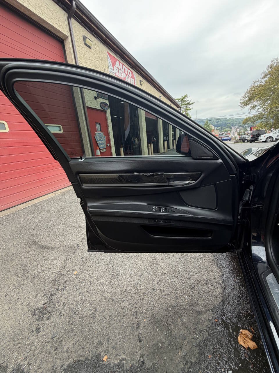 Used 2014 BMW 750Li RWD image 25