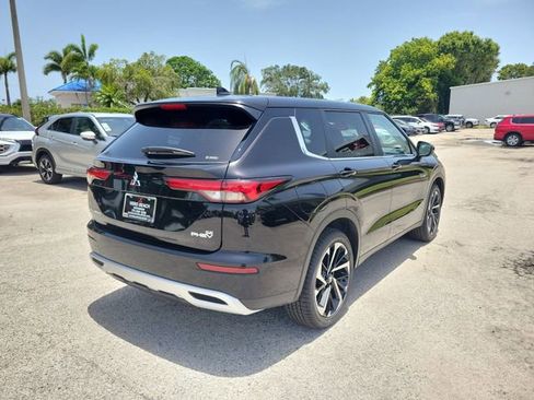 New 2025 Mitsubishi Outlander SE image 6