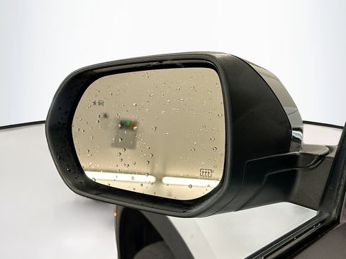 Used 2025 Chevrolet Traverse LT AWD/4WD image 16