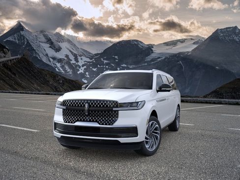 New 2026 Lincoln Navigator L Reserve AWD/4WD image 2