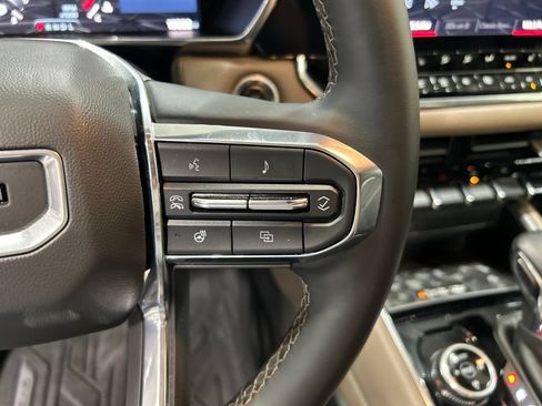 Used 2024 GMC Canyon Denali AWD/4WD image 18
