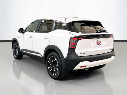 Used 2025 Nissan Kicks SV AWD/4WD image 6