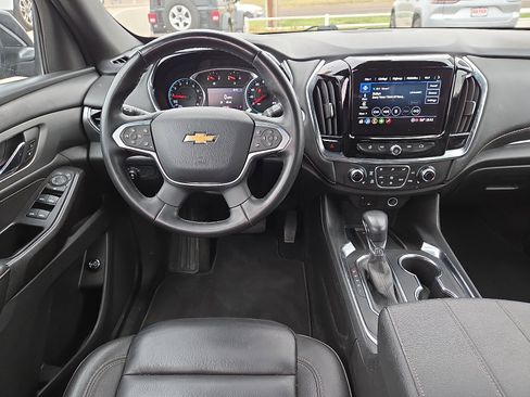 Used 2023 Chevrolet Traverse LT image 9