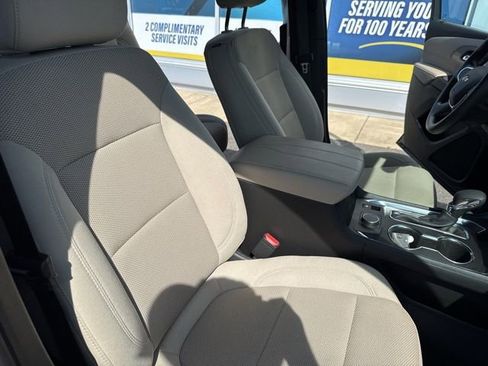 Used 2023 Chevrolet Traverse LS image 28