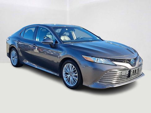 Certified 2019 Toyota Camry XLE image 5
