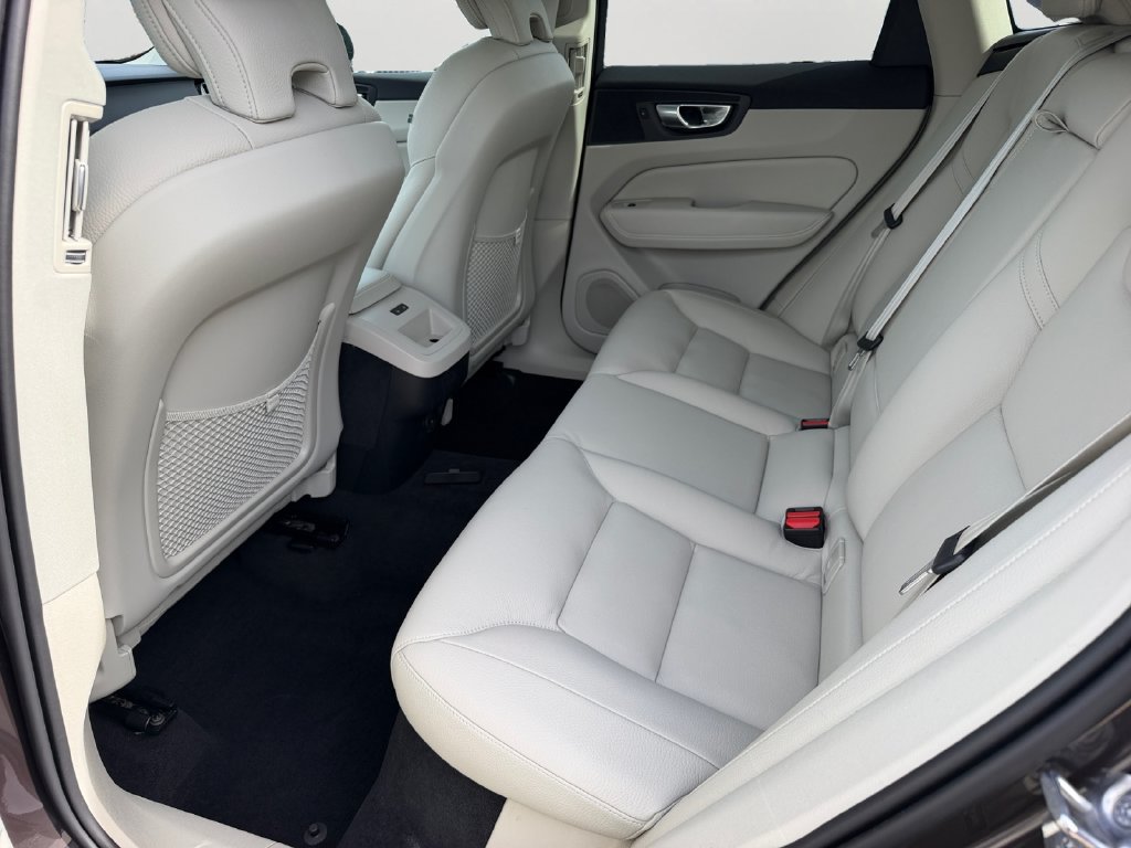 Certified 2024 Volvo XC60 B5 Plus w/ Climate Package AWD/4WD image 12