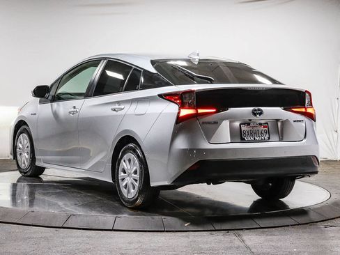 Certified 2022 Toyota Prius LE FWD image 2