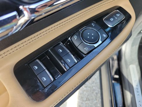 Used 2023 Lincoln Corsair Reserve w/ Jet Appearance Package image 19