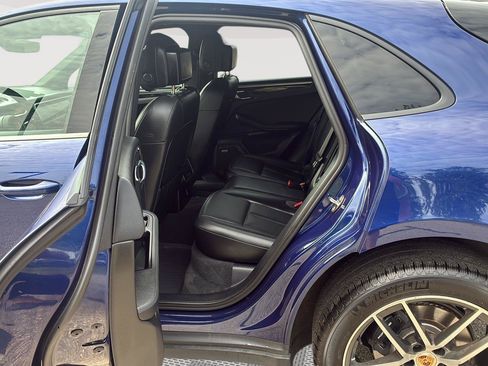 Used 2022 Porsche Macan AWD/4WD image 24