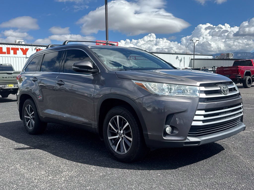 Used 2017 Toyota Highlander XLE AWD/4WD image 1