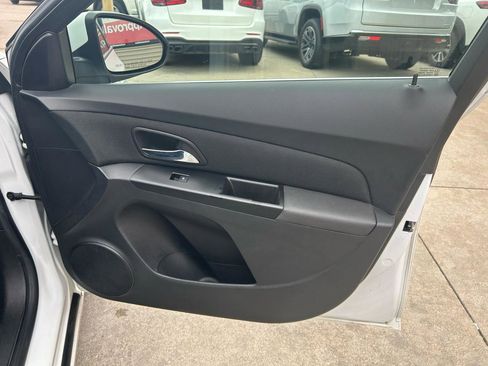 Used 2014 Chevrolet Cruze LT image 16