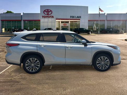Used 2021 Toyota Highlander Platinum AWD/4WD image 6