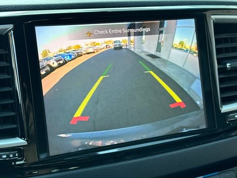 Used 2022 Chrysler Pacifica Touring-L image 27