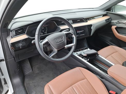 Used 2024 Audi Q8 e-tron Premium Plus w/ Premium Plus Package image 5