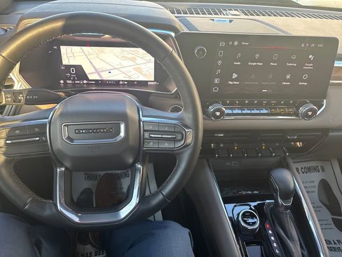 Used 2023 GMC Canyon Denali w/ Denali Black Edition image 18