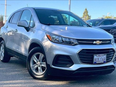 Used 2021 Chevrolet Trax LS w/ Tint and Cruise Package FWD image 2