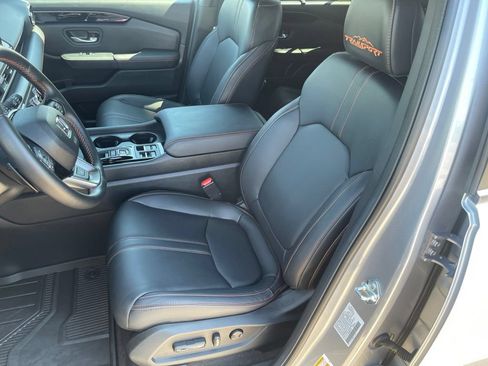 Certified 2025 Honda Pilot TrailSport image 9