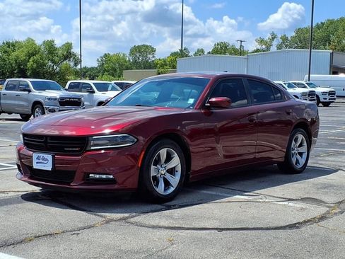 Used 2017 Dodge Charger SXT image 3