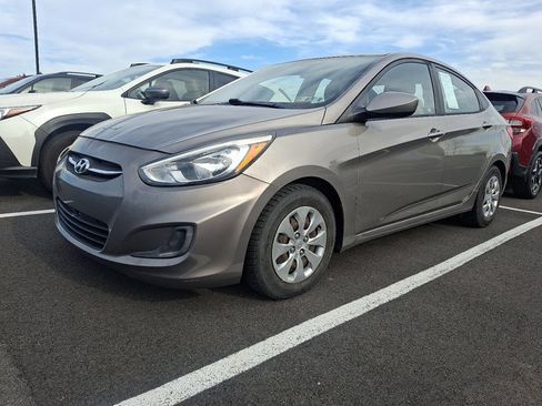 Used 2017 Hyundai Accent SE image 3