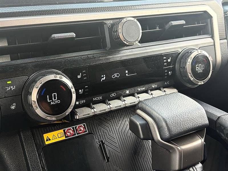 Used 2025 Toyota 4Runner Limited AWD/4WD image 32