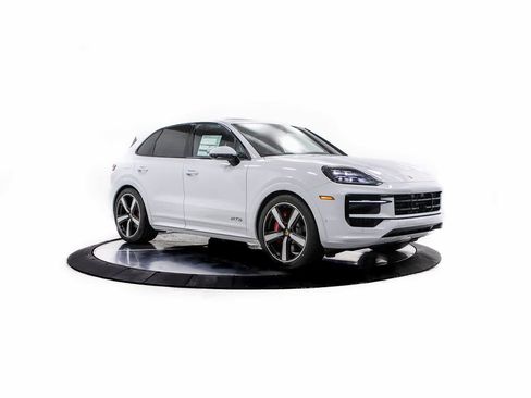 New 2026 Porsche Cayenne GTS image 9