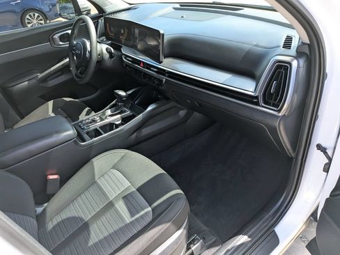 Certified 2025 Kia Sorento LX FWD image 13