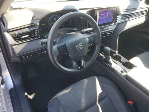 Used 2025 Toyota Camry LE image 18