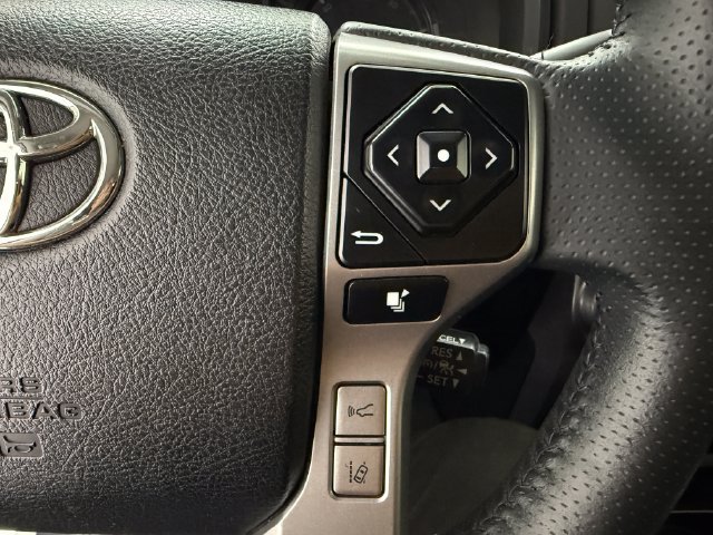 Used 2020 Toyota 4Runner SR5 AWD/4WD image 11