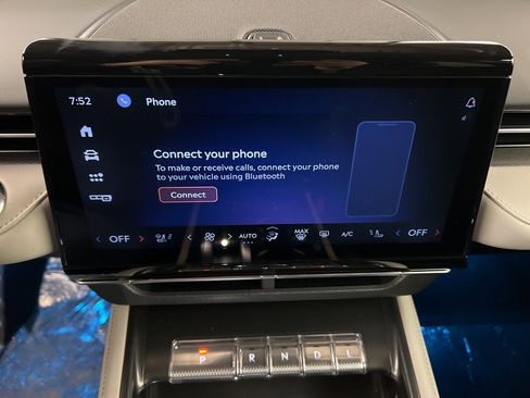 Used 2025 Lincoln Nautilus Premier image 11