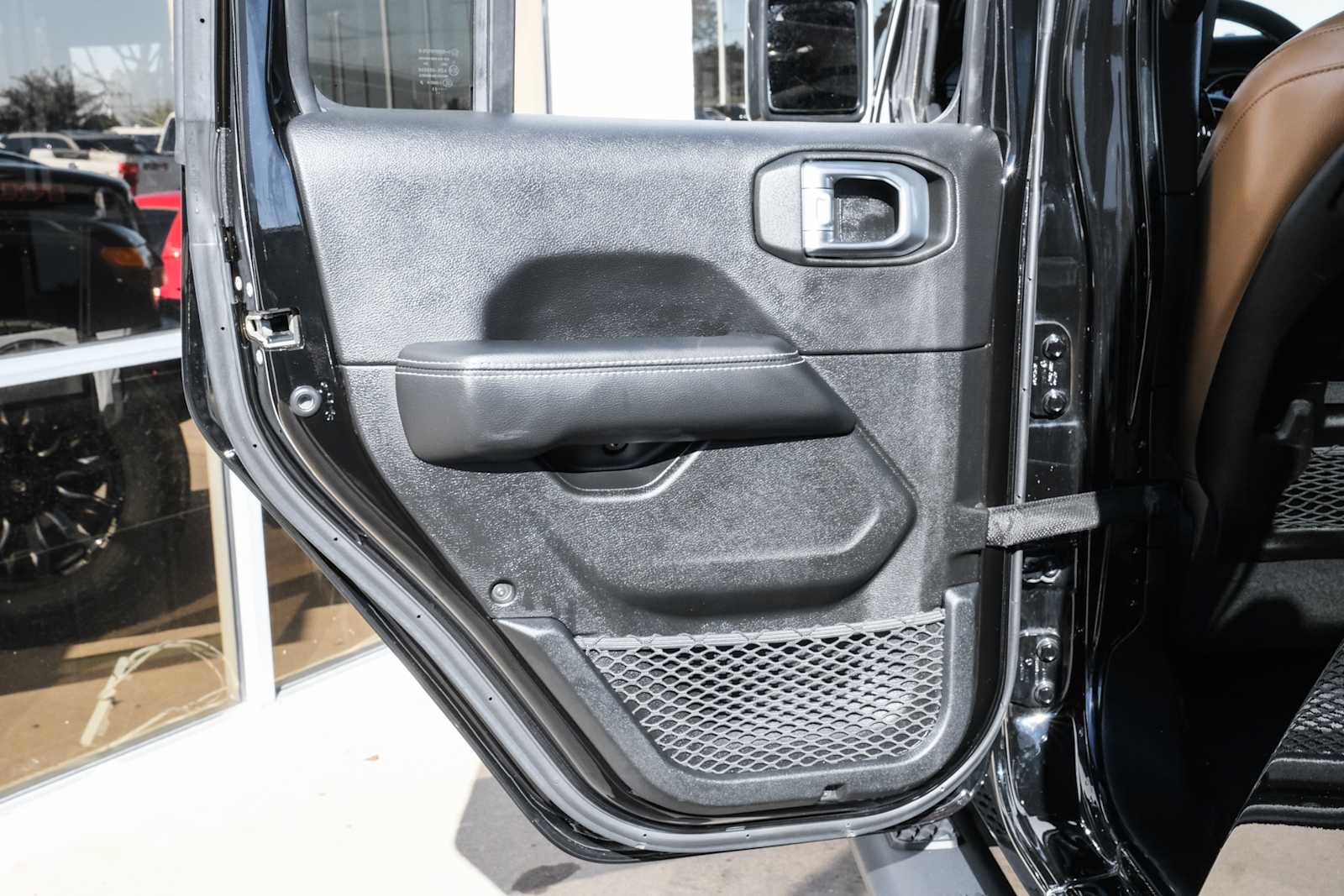 Used 2021 Jeep Gladiator Rubicon AWD/4WD image 36