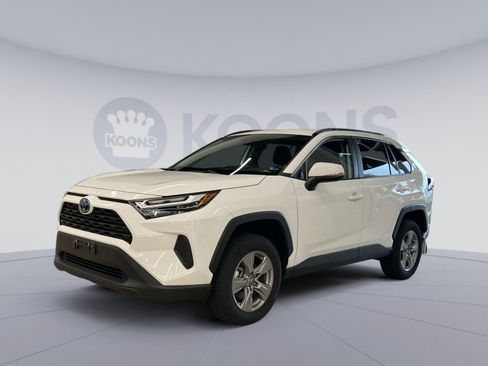 Used 2024 Toyota RAV4 XLE AWD/4WD image 1