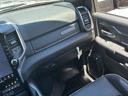 Used 2025 RAM 2500 Laramie AWD/4WD image 18