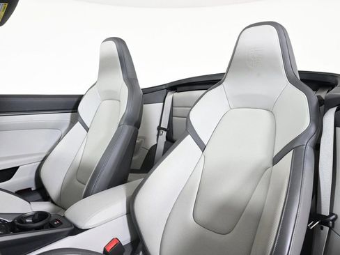 Certified 2025 Porsche 911 Carrera image 5