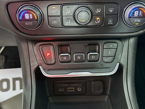 Used 2020 GMC Terrain SLT w/ Preferred Package FWD image 16