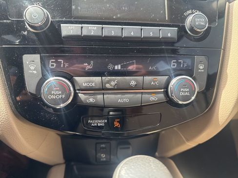 Used 2016 Nissan Rogue SV image 13