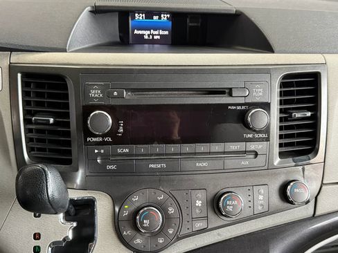 Used 2012 Toyota Sienna LE FWD image 15