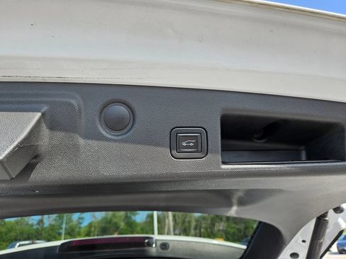 Used 2021 Chevrolet Equinox LT FWD image 28